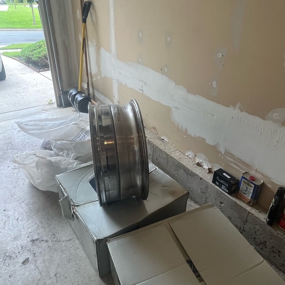 20” Rims - Picture 3 of 3